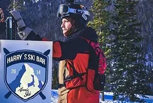 Illustration: Schild mit falschem Apostroph Harry’s Ski Bar