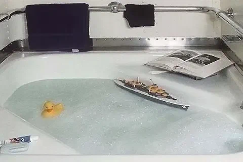 Badewanne an Bord der USS Iowa
